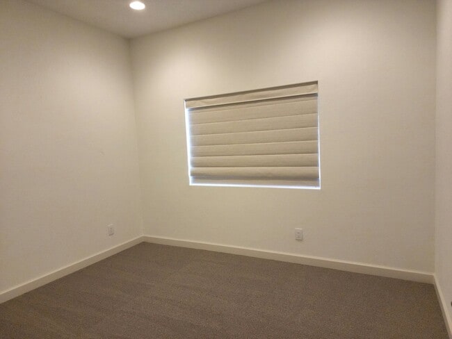 Building Photo - Modern 3-Bed, 2-Bath Home in Rio Rancho’s ...