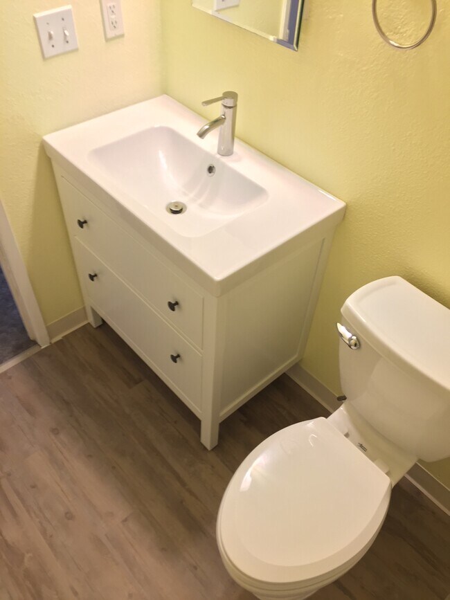 Building Photo - 1235 Broadway St SW