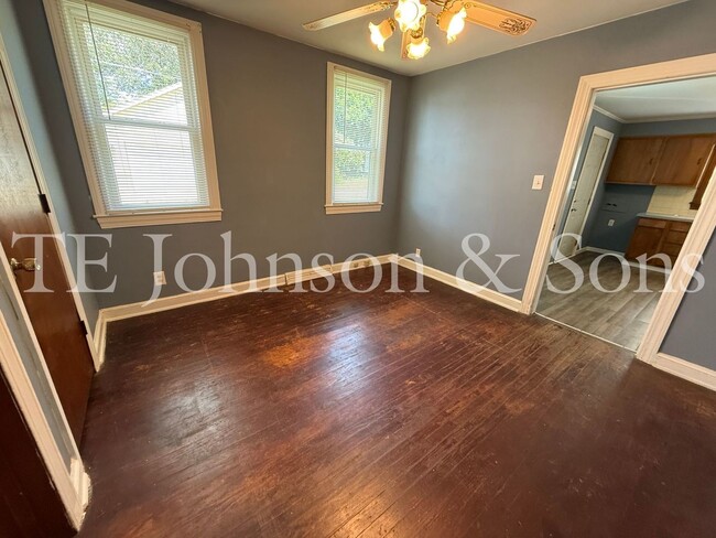 Building Photo - One Bedroom Bungalow