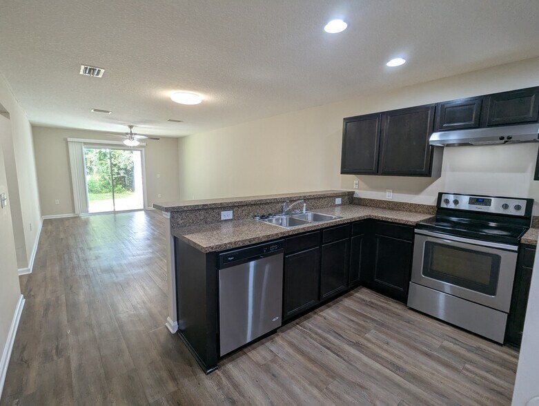 Building Photo - 114 Plantation Point Dr
