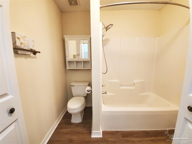 Building Photo - 2232 Trailwood Dr