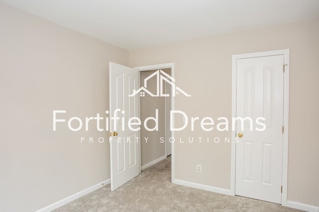 Building Photo - Charlotte -  3 bedroom 2.5 bath Townhome - Davis Lake Community