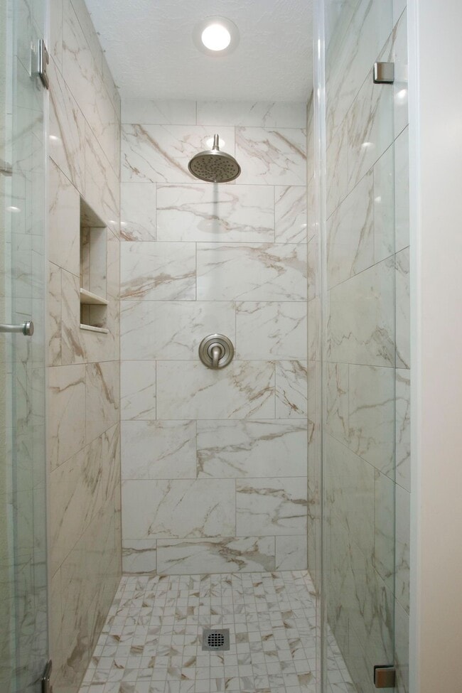 Building Photo - 14535 Diamondhead N