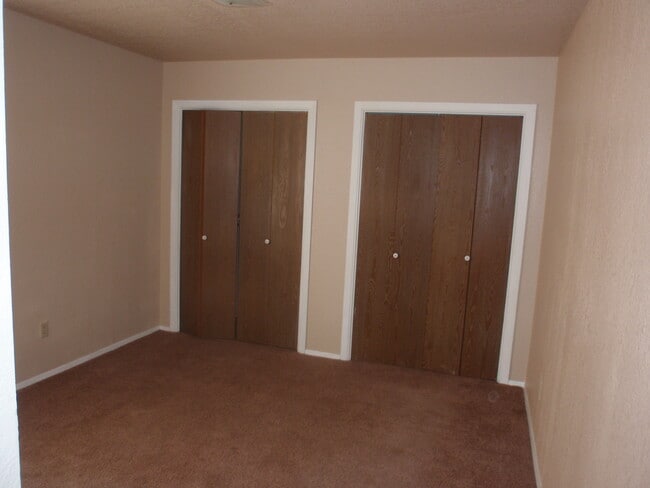 Building Photo - Triviz Apts