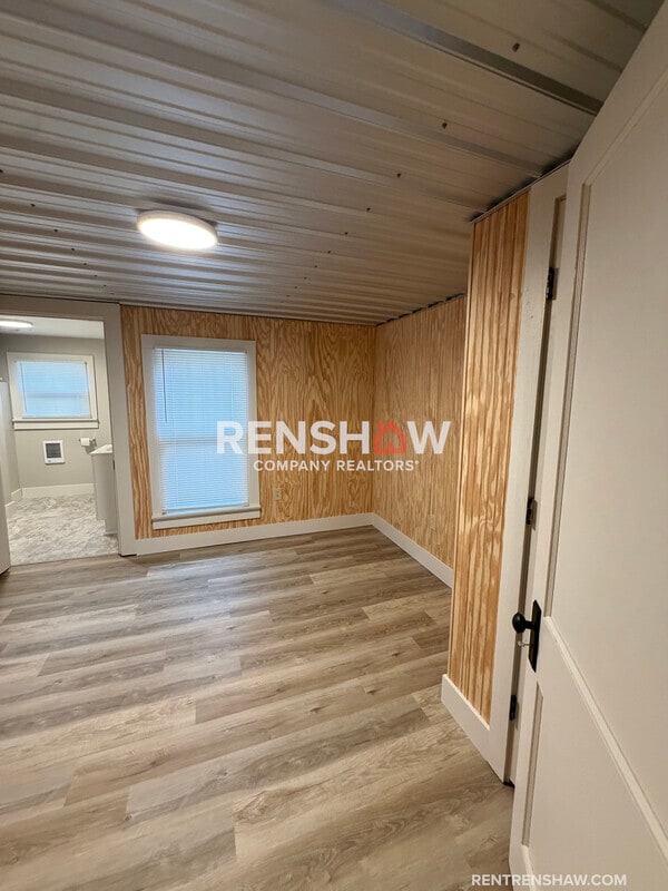 Building Photo - 123 Barham St