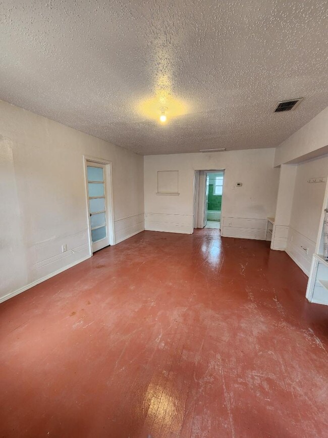 Building Photo - 2300 5th St S