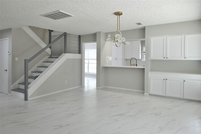 Building Photo - 5111 Pinewilde Dr