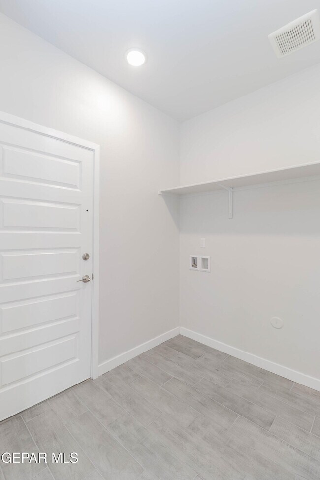 Building Photo - 12832 Haxby St