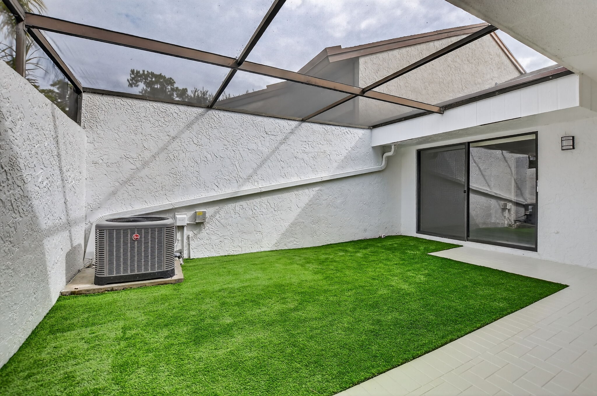 Building Photo - 22576 Vistawood Way