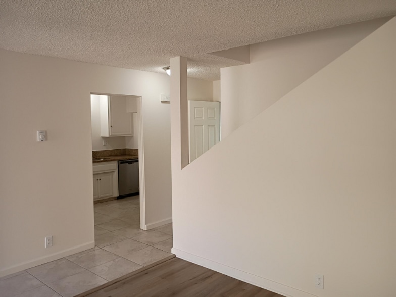 Building Photo - 851 Amigos Way