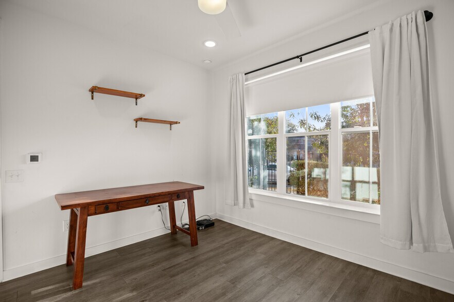 Building Photo - 2624 Metcalfe Rd