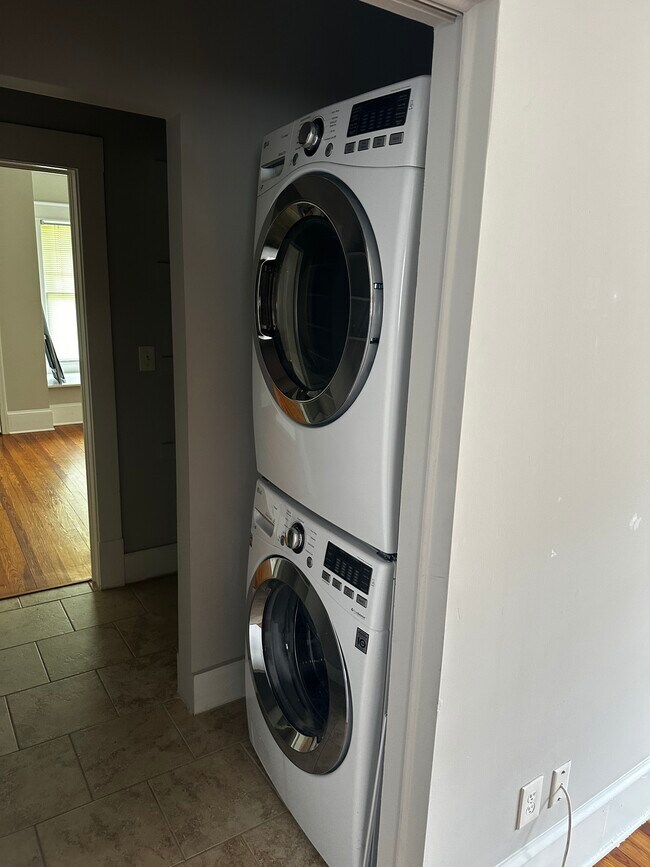 Building Photo - 2962 Park St