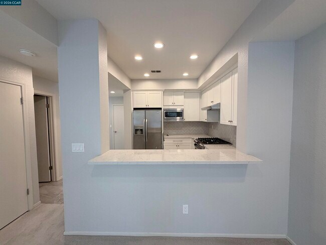 Building Photo - 801 Lakemont Pl