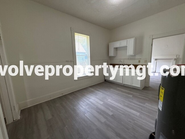 Building Photo - NEWLY RENOVATED HOME!