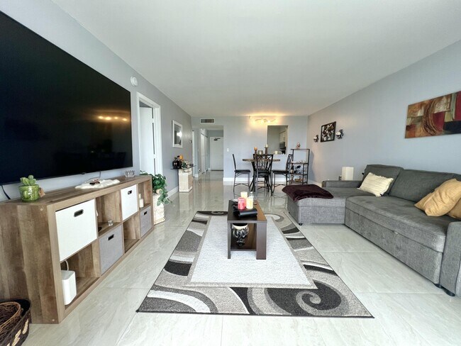 Building Photo - 4570 NW 18th Ave