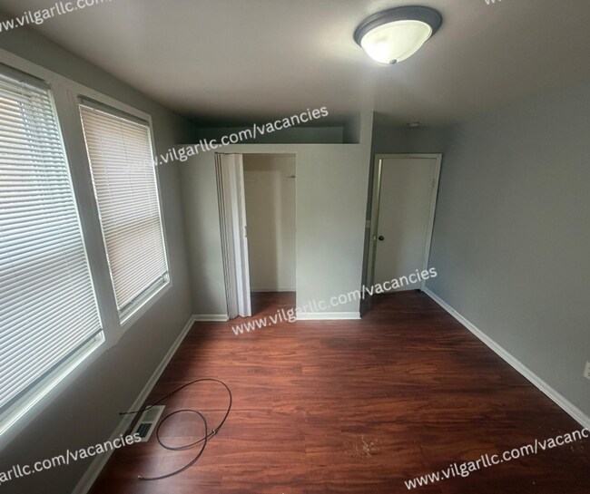 Building Photo - 4842 Northcote Ave