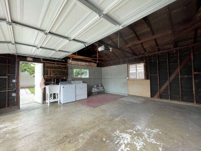 Building Photo - 2050 McNab Ave
