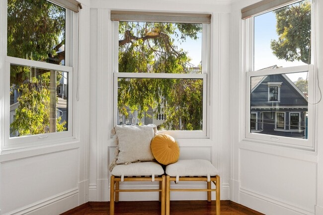 Building Photo - Bernal Heights: Remodeled Unfurnished Top Floor Condo w/ Garage Parking & Shared Yard