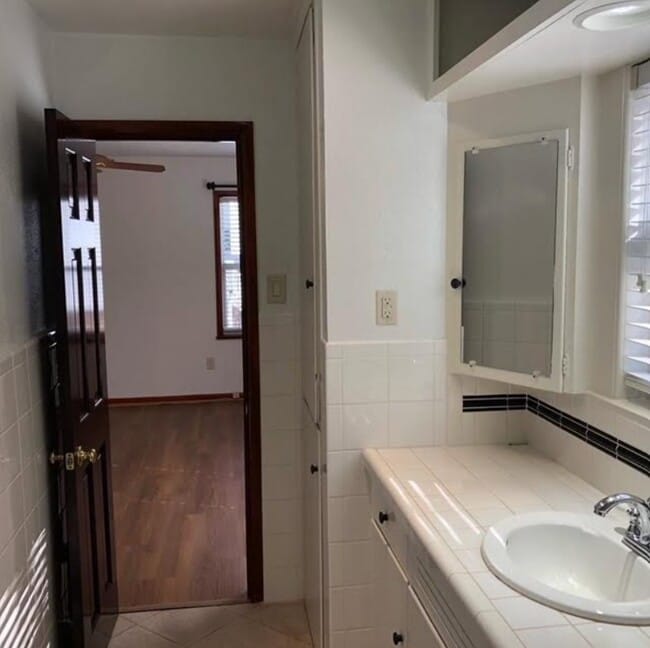 Building Photo - 2448 White Oak Dr