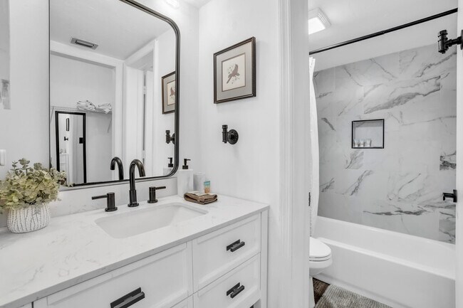 Building Photo - 600 Neapolitan Way