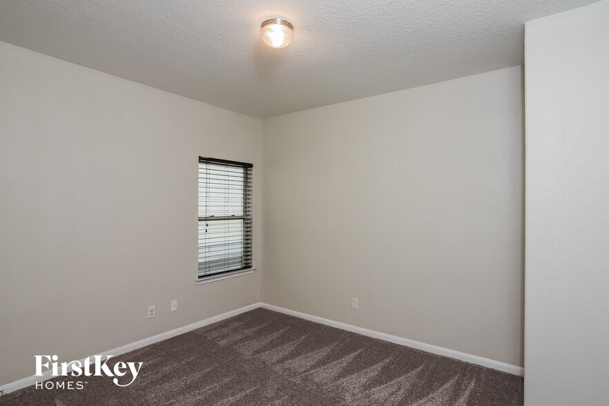 Building Photo - 10523 Branch Post