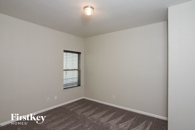 Building Photo - 10523 Branch Post