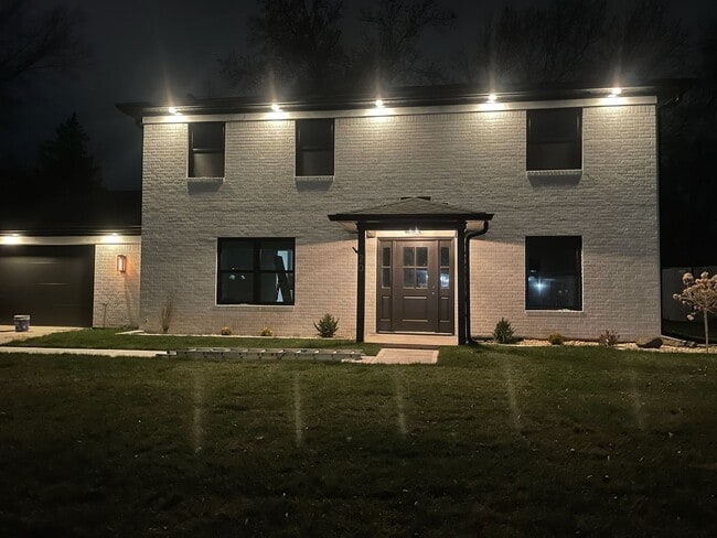 Building Photo - Beautifully Renovated Carmel Home!