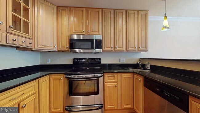 Building Photo - 615 16th St NE