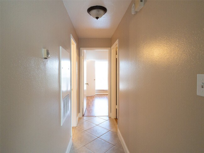 Building Photo - 6500 Harbor Town Dr