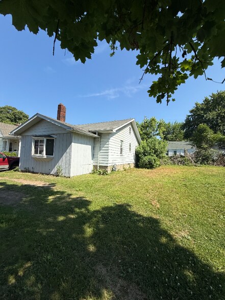 Primary Photo - 1090 W Marietta St