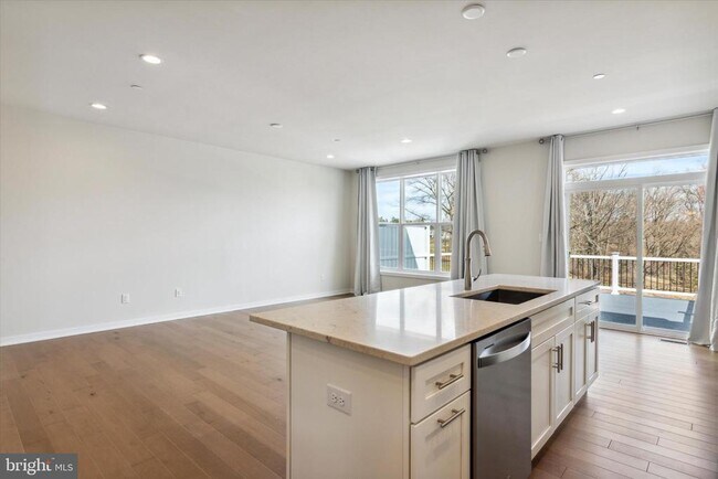 Building Photo - 15 Tamarack Cir