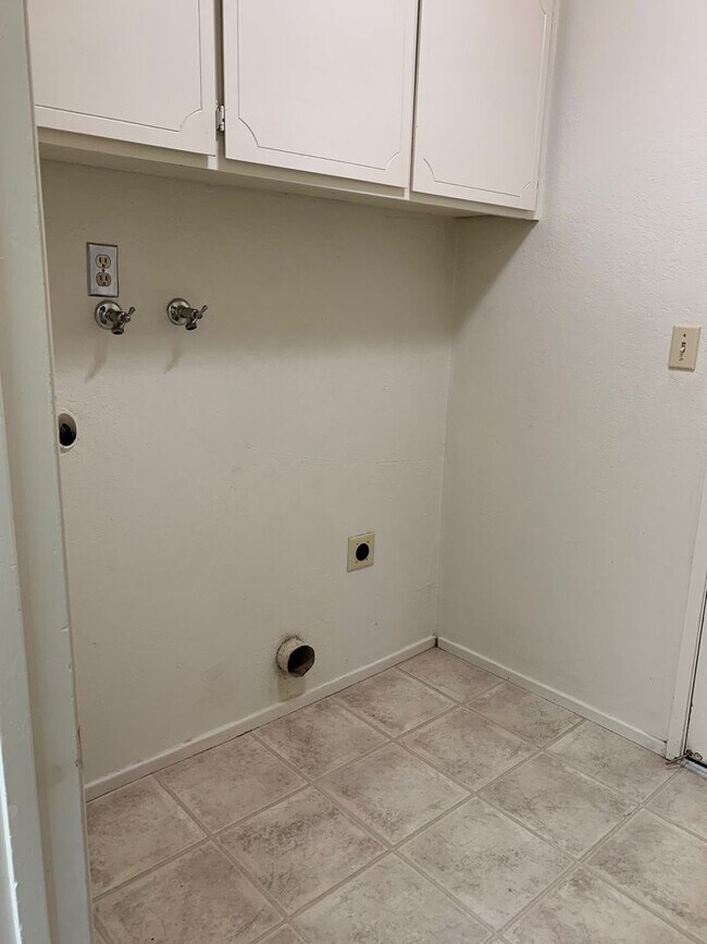 Building Photo - 1441001/60