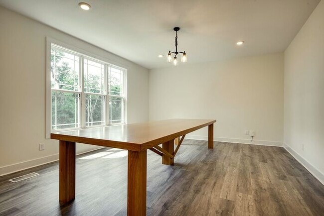 Building Photo - 420 Stonemeadow Rd