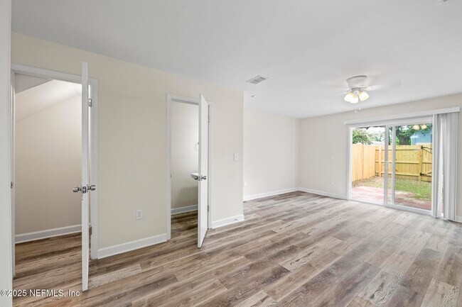 Building Photo - 11359 Bedford Oaks Dr
