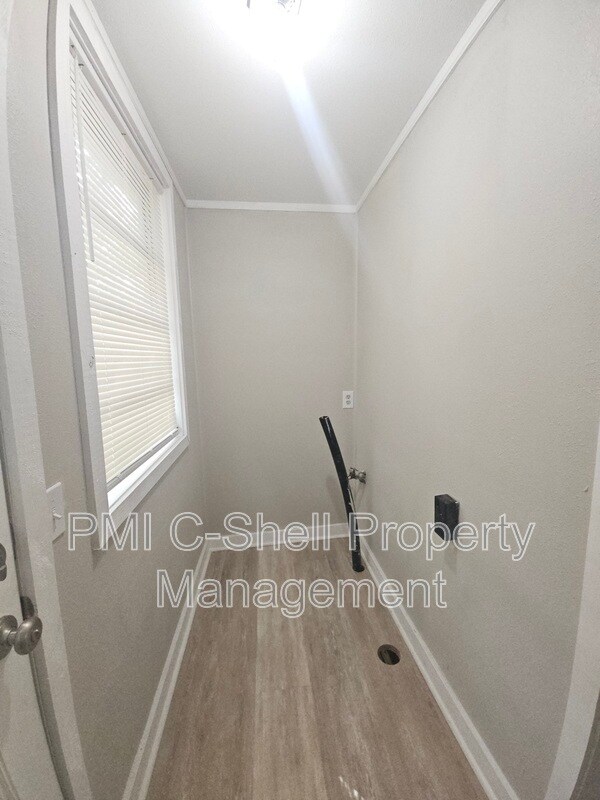 Building Photo - 217 Willow St