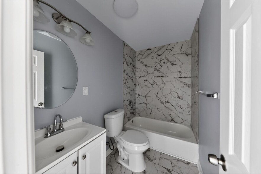 Building Photo - 1316 W 3rd St