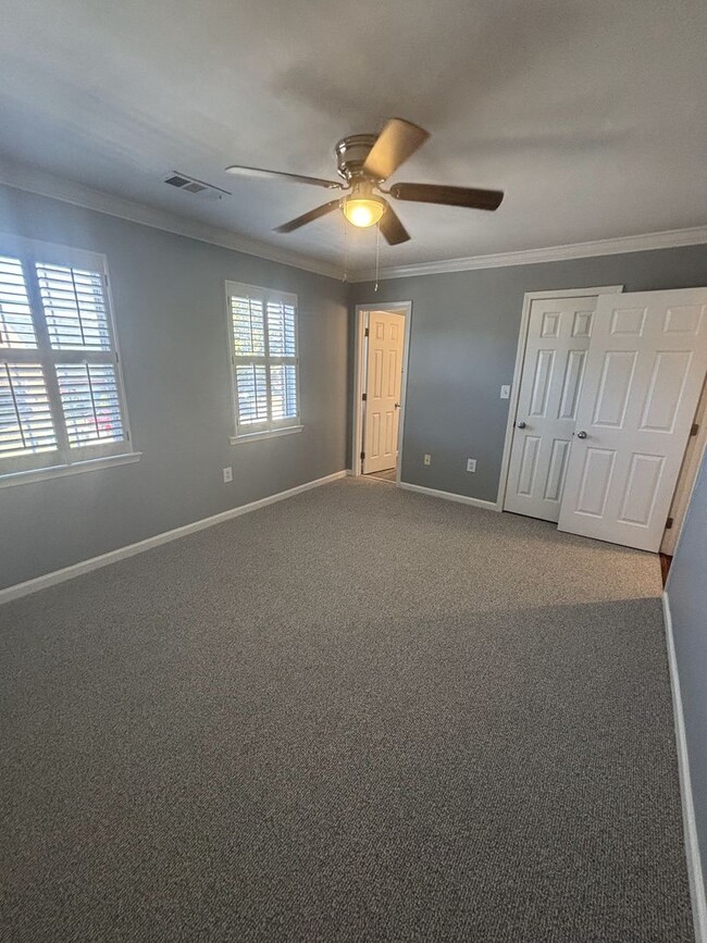 Building Photo - Fully Renovated 2 bed 2.5 bath Townhome in...