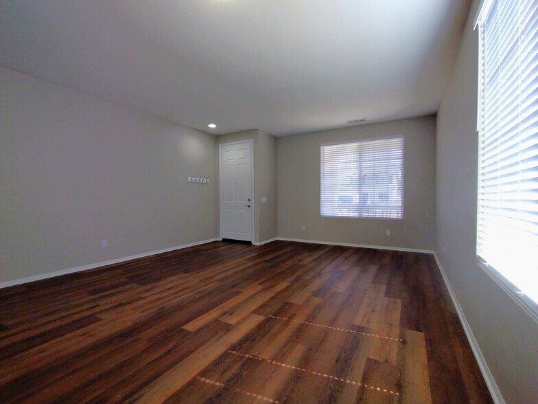 Doors alarmed/motion sensors - 311 Bogie St