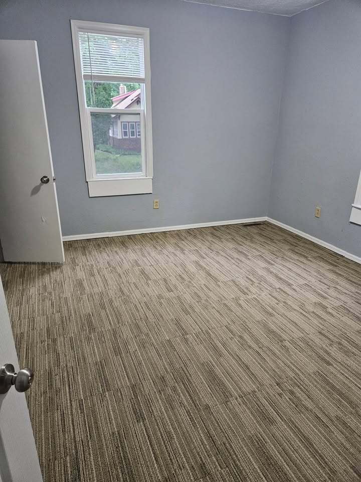 Building Photo - 3020 Queen Ave N
