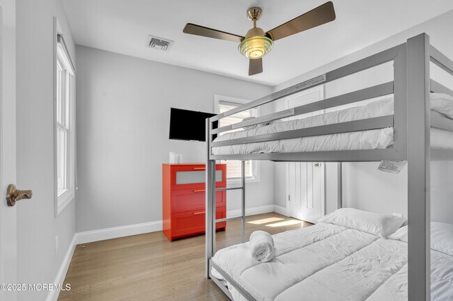 Building Photo - 1822 Parkway