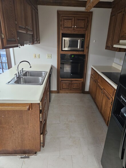 Kitchen with laundry room ad pantry - 334 Joshua Tree Dr