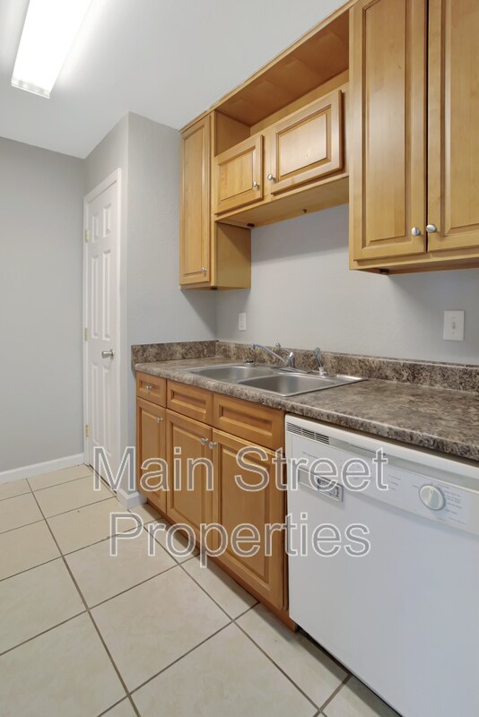 Building Photo - 3346 Green Briar Cir