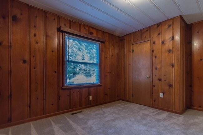 Building Photo - LEASING