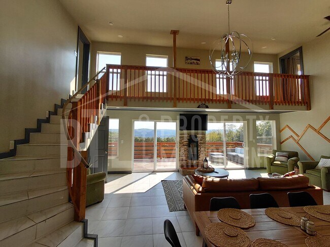 Building Photo - Stunning 3 Bedroom in Forsyth!