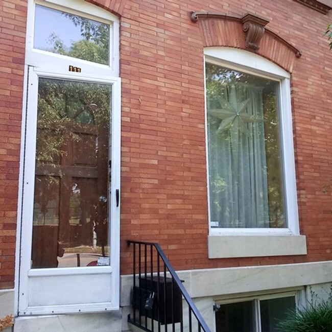 Building Photo - 111 S Linwood Ave