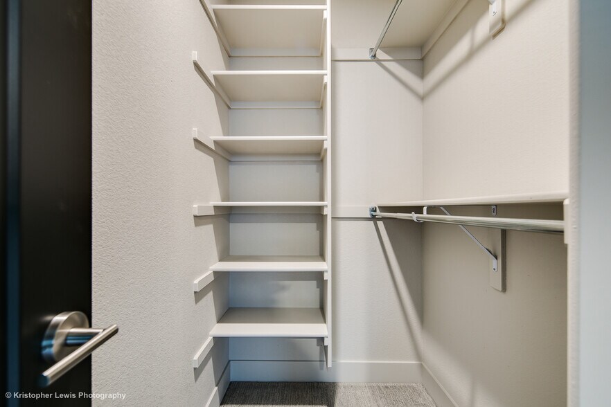 Building Photo - 1559 King St