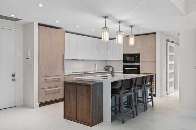 Building Photo - 3100 N Ocean Dr