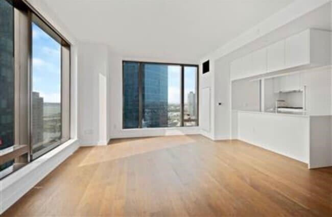 Building Photo - 99 Hudson St