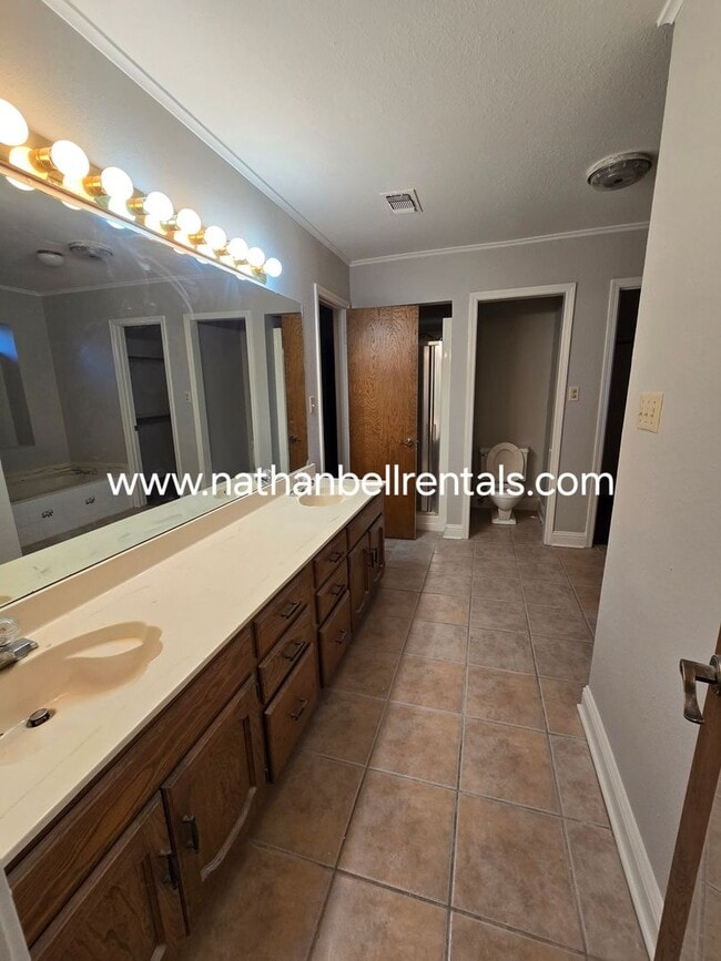 Building Photo - 3 bedroom 2 bath