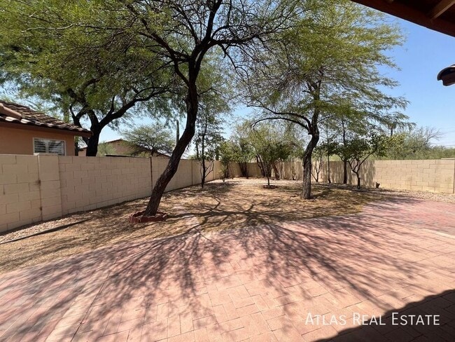 Building Photo - 9991 N High Meadow Trail